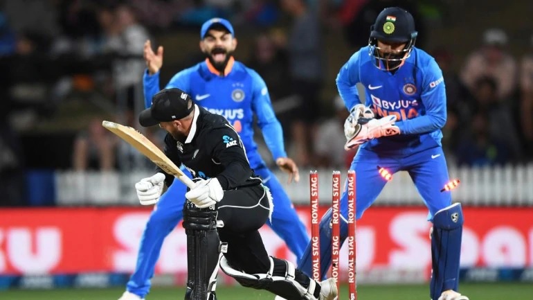 To Replace Dhoni Behind Stumps A Job Of Immense Pressure KL Rahul