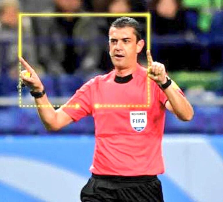 ‘VAR must not conform with referees’