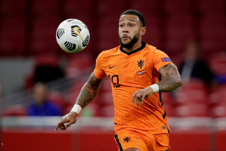 3 ways Barcelona could line up with Memphis Depay