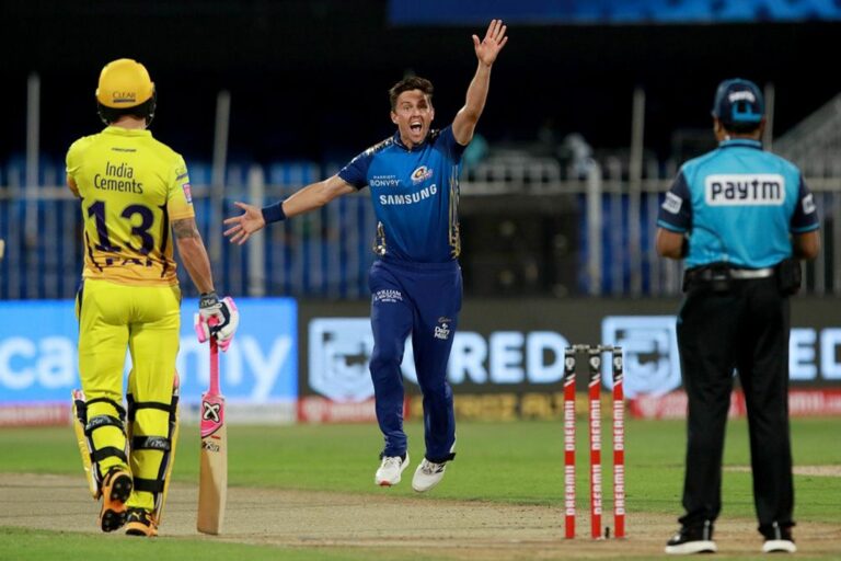 IPL 2020 MIvsCSK:  Chennai Super Kings 8th wicket fell, Shardul returned to the pavilion after Deepak Chahar; 3 wickets to Boult