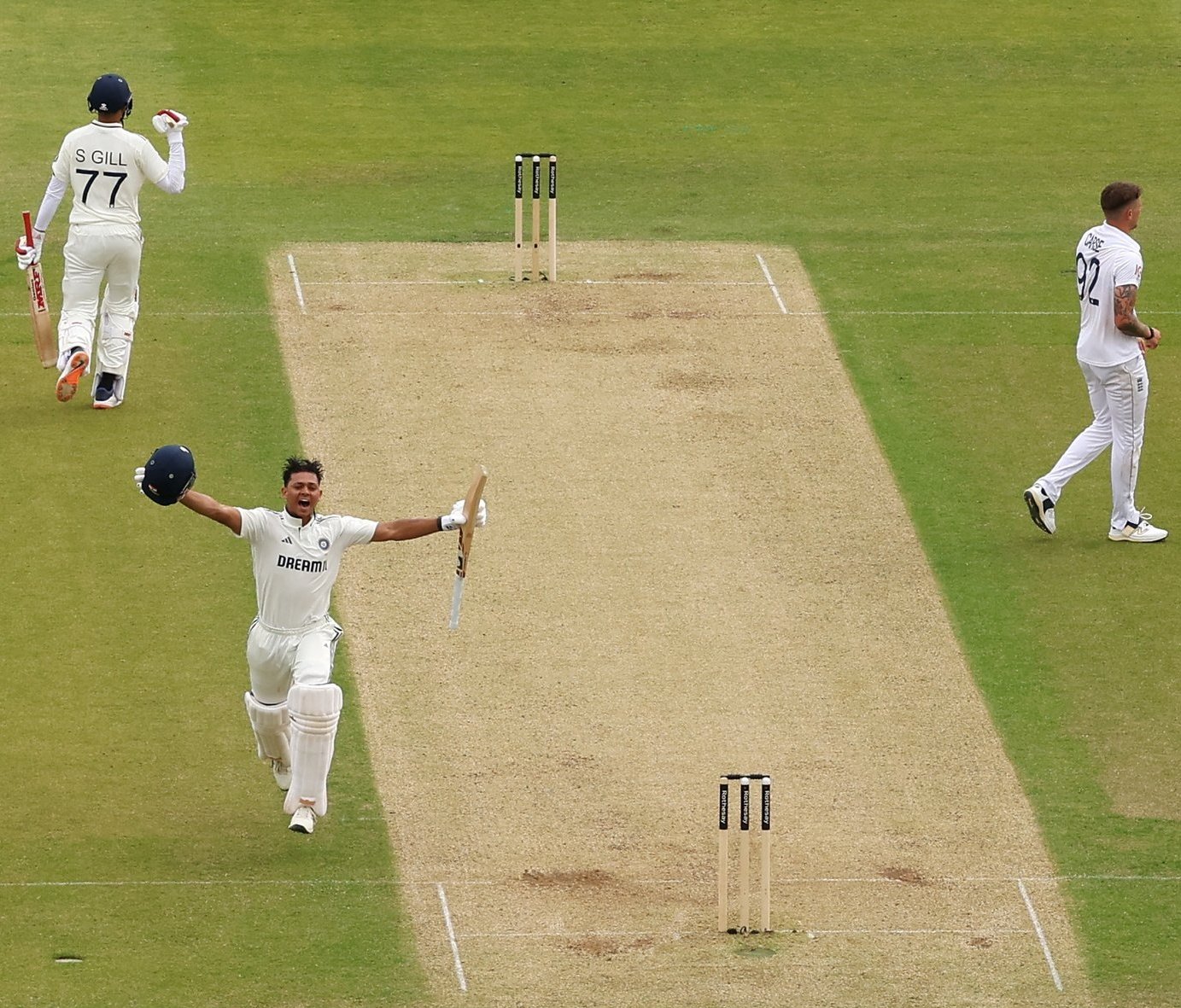 Who remains ahead in the mind of selectors? Gill or Jaiswal (Image Source - Twitter)