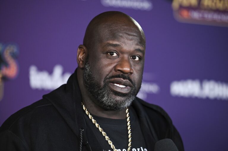 “Shaq is a Healer”: The Heartwarming Story of Shaquille O’Neal Comforting Grieving Fans Outside Crypto Arena