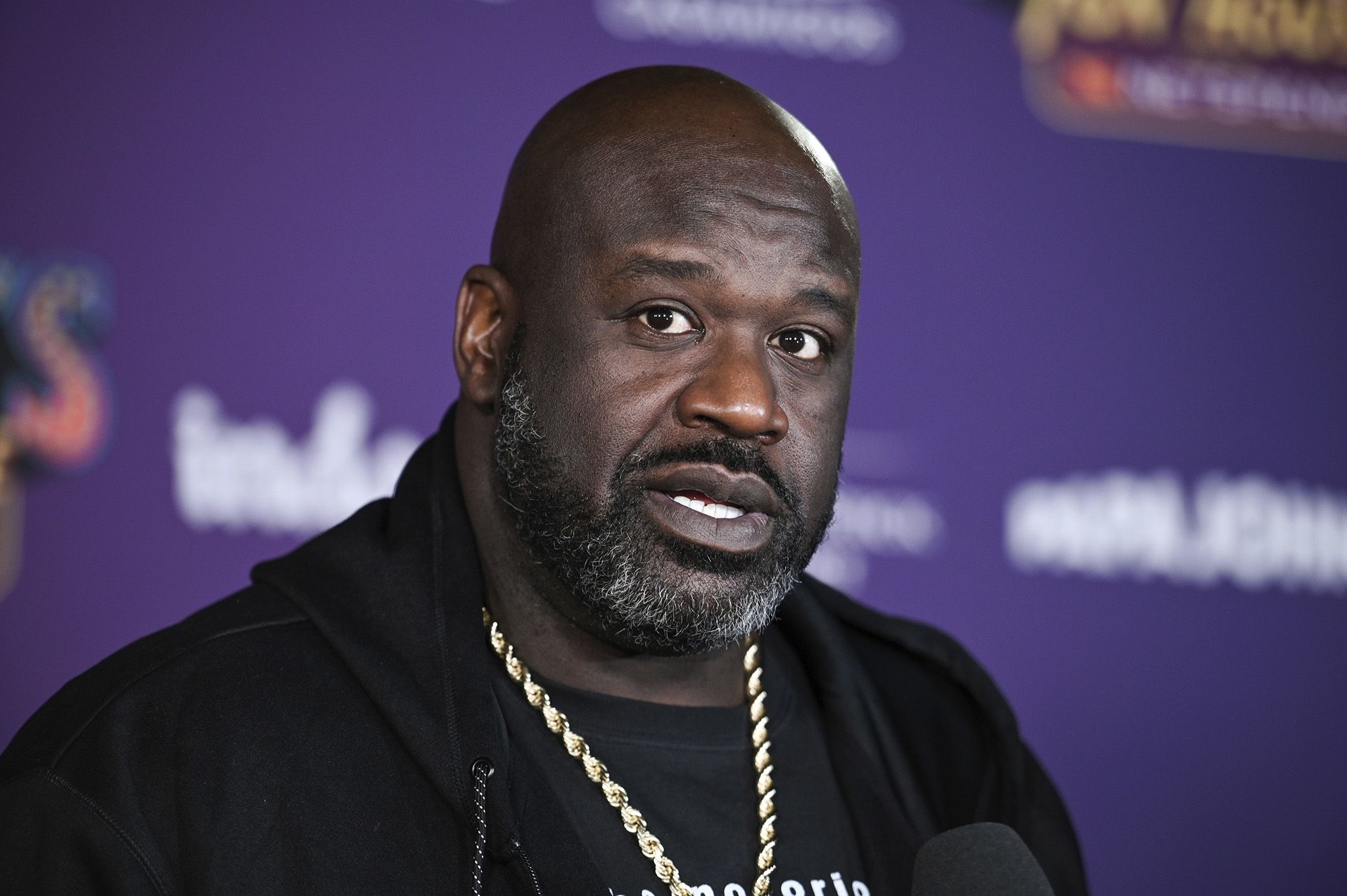 “Shaq is a Healer”: The Heartwarming Story of Shaquille O’Neal Comforting Grieving Fans Outside Crypto Arena